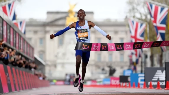 Kelvin Kiptum wins men's London Marathon in second-fastest time in history