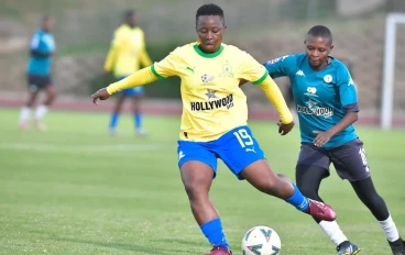 Kholosa Biyana of Mamelodi Sundowns with the ball during the Hollywoodbets Super League match between JVW and Mamelodi Sundowns Ladies at UJ Soweto Stadium on May 04, 2024 in Johannesburg, So