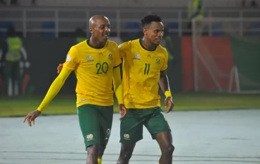 Khuliso Mudau and Themba Zwane of South Africa during the TotalEnergies CAF Africa Cup of Nations match between South Africa and Namibia at Stade Amadou Gon Coulibaly on January 21, 2024 in K