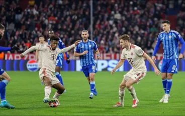 kingsley-coman-and-josip-stanisic-in-action-for-bayern-munich16