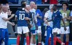 kylian-mbappe-hugs-didier-deschamps16.webp