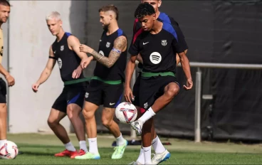 lamine-yamal-during-the-training-day-of-fc-barcelona16