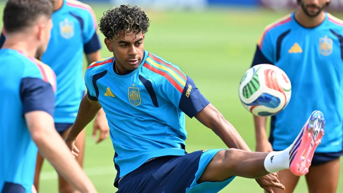 Spain boss Luis de la Fuente backs Lamine Yamal to shine against Portugal Spain boss Luis de la Fuente backs Lamine Yamal to shine against Portugal