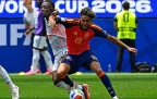 lamine-yamal-of-spain-battles-for-possession-10-july-202616.webp