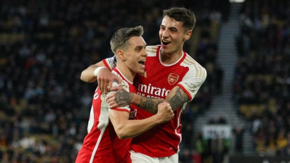 Arsenal beat Wolves to take back top spot in Premier League