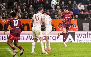 leipzig-s-kosta-nedeljkovic-with-a-header-against-the-crossbar16