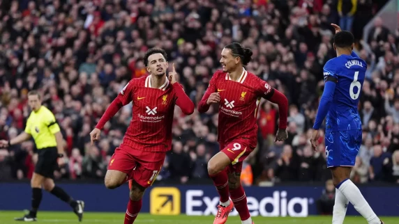 Liverpool regain top spot with home win against Chelsea