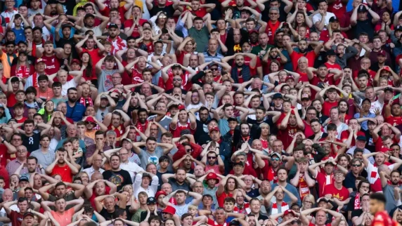 Liverpool officials meet with Man City to fix bad fan relations