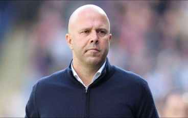 liverpool-manager-arne-slot-looks-on16