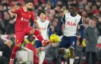 liverpool-s-mohamed-salah-and-tottenham-s-yves-bissouma-battle-for-the-ball16.webp