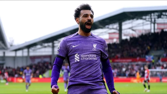 Mo Salah shines on Premier League return as Liverpool thump Brentford