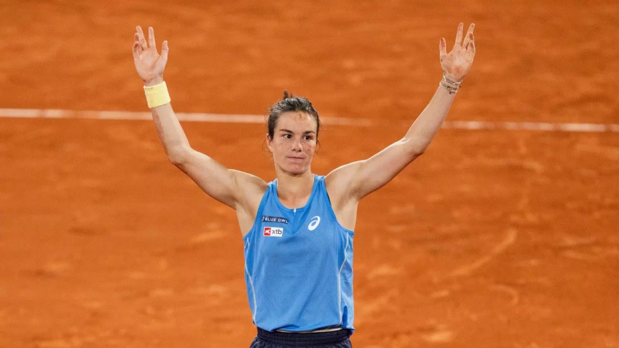 Wildcard Lois Boisson shocks Mira Andreeva to make French Open semifinals