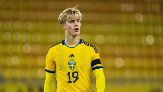 Tottenham snatch Swedish teen Lucas Bergvall from Barcelona's grasp