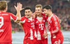 luis-diaz-celebrates-scoring-with-bayern-munich-teammates-21-december-202516.webp