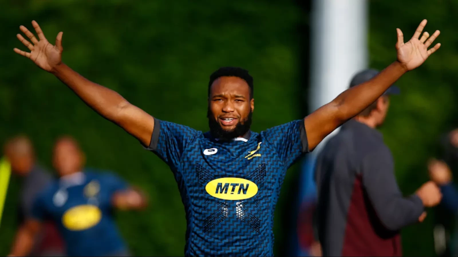 Lukhanyo Am arrives in France as Boks return to training | rugby