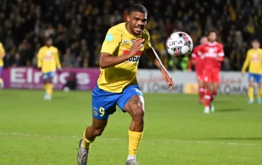 Lyle Foster of Westerlo in action with the ball during the Jupiler Pro League season 2022 - 2023 match day 18 between KVC Westerlo and Royal Antwerp FC December 27, 2022 in Westerlo, Belgium.