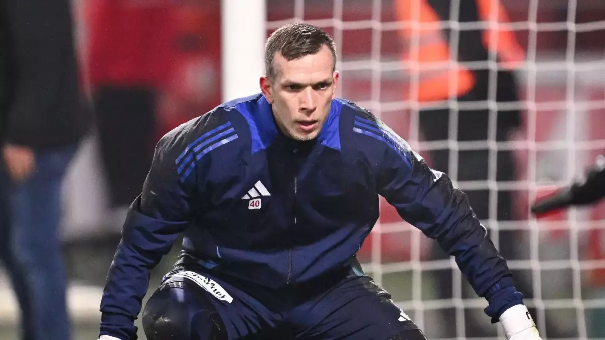 Aston Villa sign Dutch goalkeeper Marco Bizot from Stade Brestois