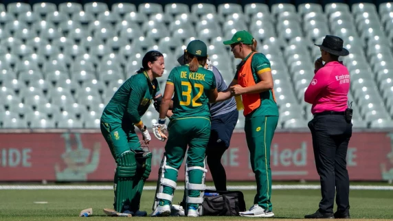 Marizanne Kapp retires hurt as Australia down Proteas Women in opening ODI