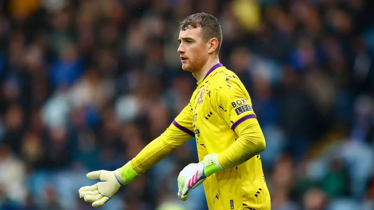 Everton sign Irish goalkeeper Mark Travers on four-year deal
