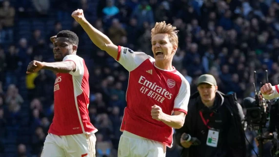 Arsenal bolster title hopes with hard-fought win against Tottenham