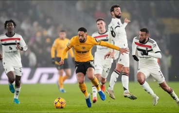 matheus-cunha-of-wolves-in-action-against-manchester-united16