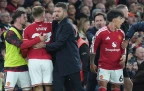 michael-carrick-luke-shaw-martinez-manchester-united-oct-2026-alamy16.webp