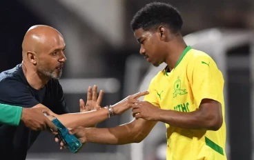 Mamelodi Sundowns coach Miguel Cardoso and Jayden Adams during the Betway Premiership match between Mamelodi Sundowns and TS Galaxy at Lucas Masterpieces Moripe Stadium on February 22, 2025 i