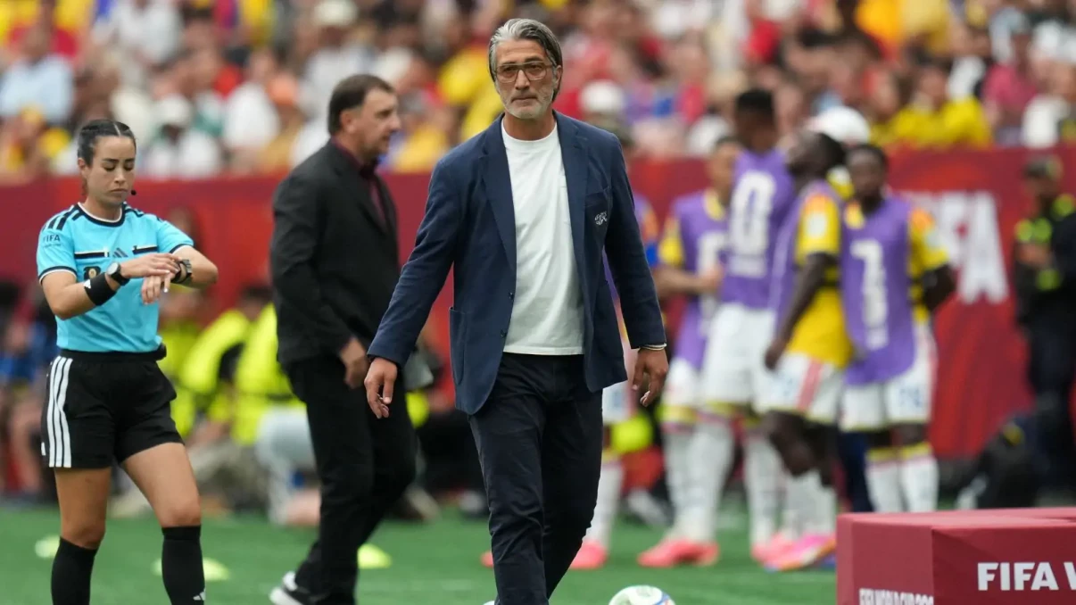 Switzerland coach Murat Yakin slams "unacceptable" red card after World Cup elimination Switzerland coach Murat Yakin slams "unacceptable" red card after World Cup elimination