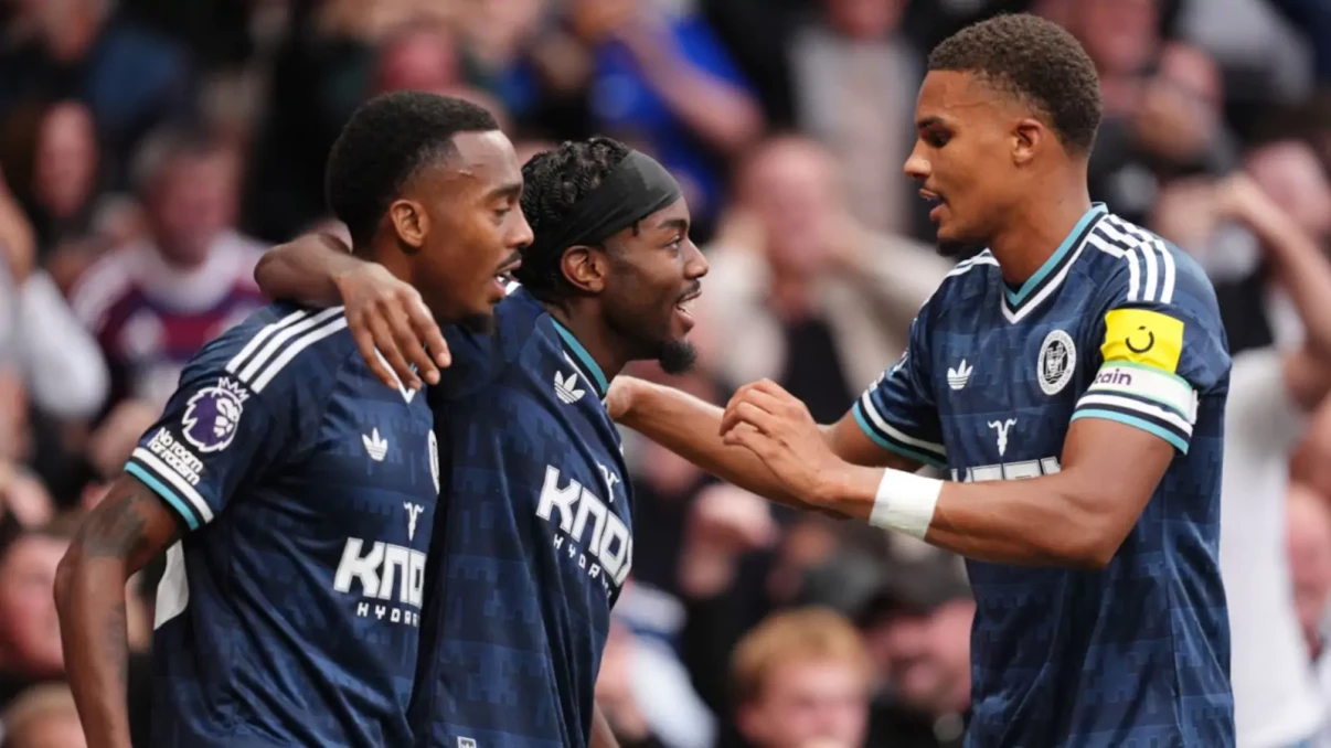 Newcastle inflict second consecutive Premier League defeat on Tottenham Newcastle inflict second consecutive Premier League defeat on Tottenham