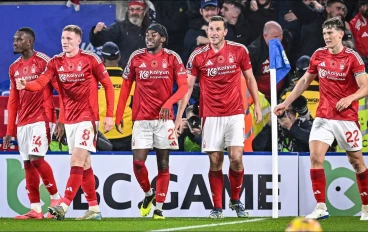 nottingham-forest-players-celebrate-victory16