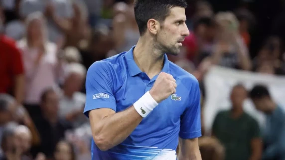 Djokovic marches to Italian beat on clay