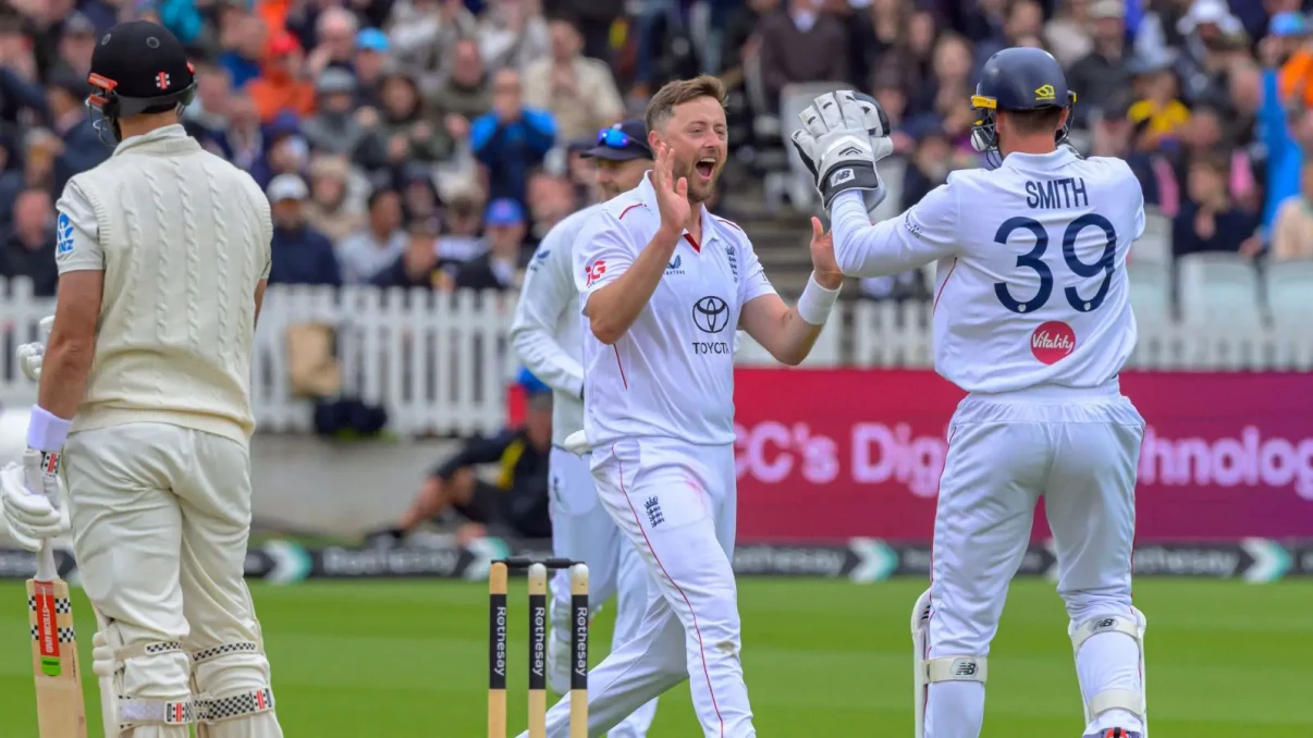 Ollie Robinson puts England in control after rain-hit third day against New Zealand Ollie Robinson puts England in control after rain-hit third day against New Zealand