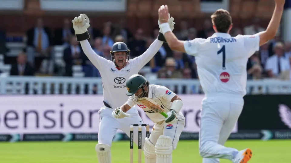 England seize control of second Test as seamers dismantle Pakistan at Lord's on day two