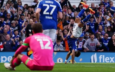 omari-hutchinson-of-ipswich-town-celebrates-scoring16