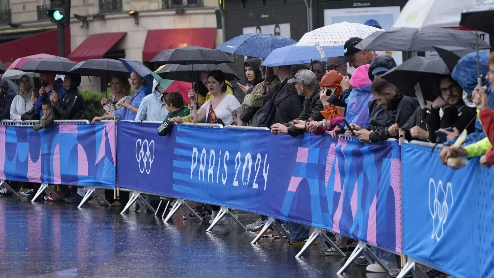 Olympics Parisian weather disrupts events, causes cycling crashes SABC