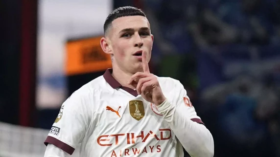 Phil Foden scores as Man City beat Bournemouth to close in on Liverpool