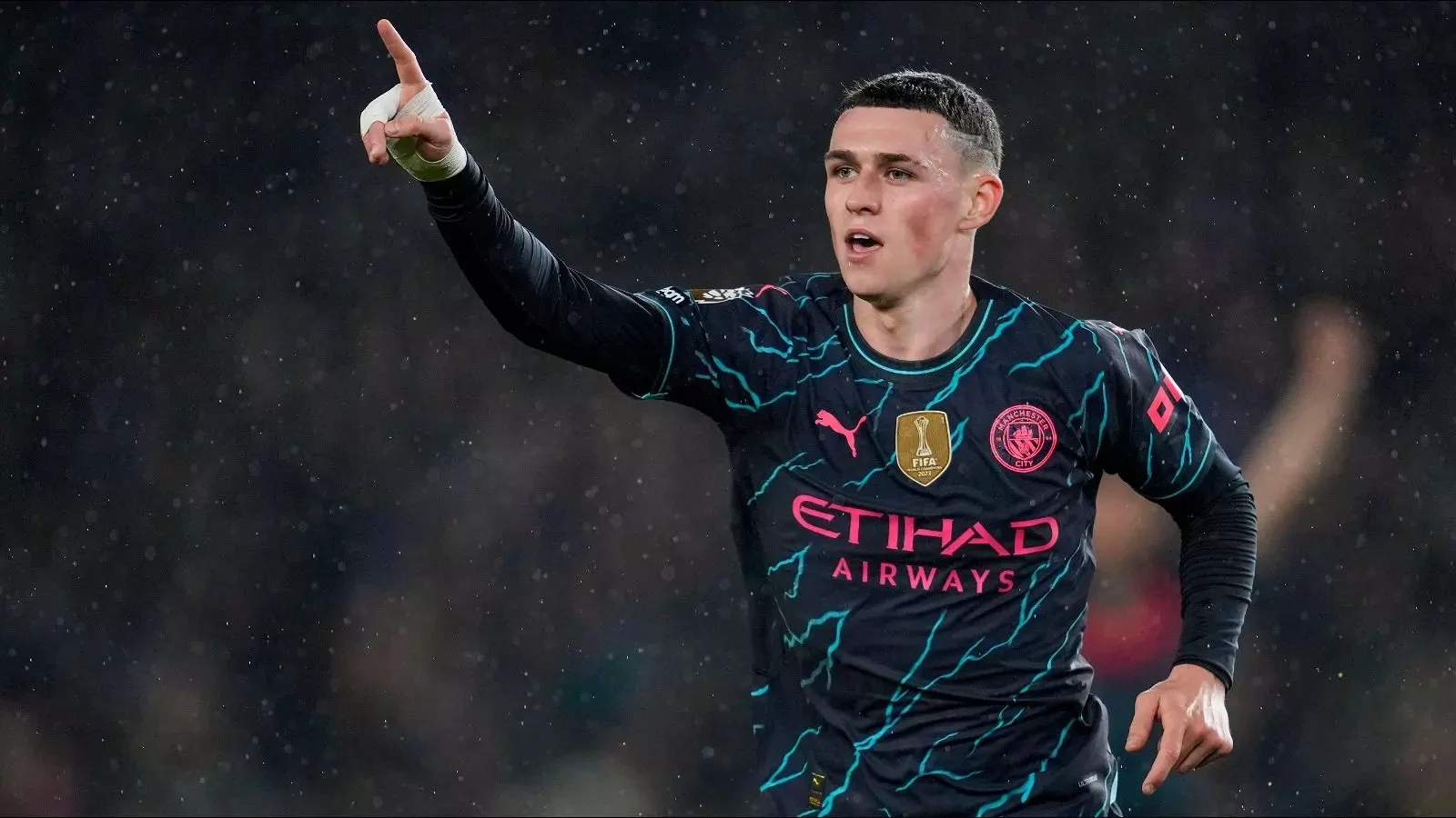 Phil Foden fires Man City to dominant victory over Brighton, closing ...