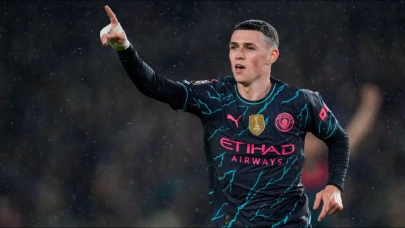Phil Foden fires Man City to dominant victory over Brighton, closing gap on Arsenal