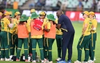 proteas-women-and-coach-mandla.webp
