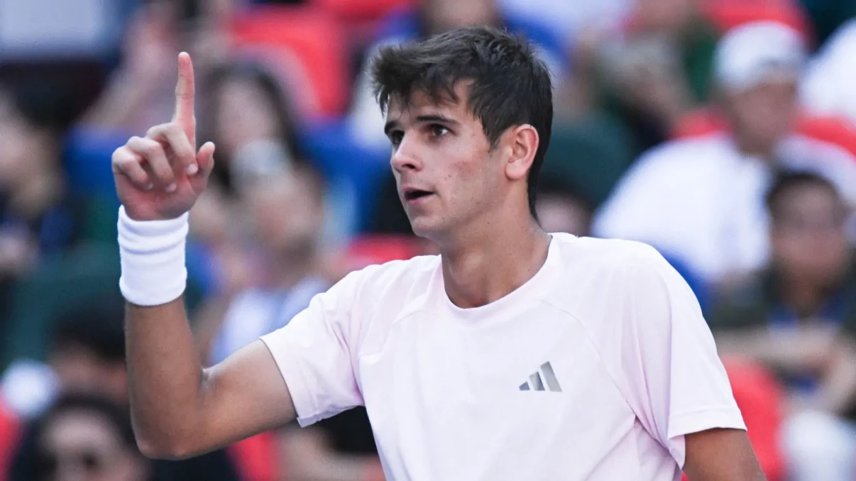 Rafael Jodar loses his cool with ball boy as umpire issues code violation Rafael Jodar loses his cool with ball boy as umpire issues code violation