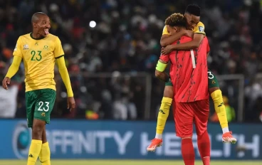 Relebohile Mofokeng embraces Bafana Bafana captain Ronwen Williams