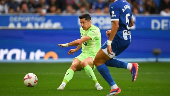 Robert Lewandowski fires hat-trick as FC Barcelona cruise past Alaves