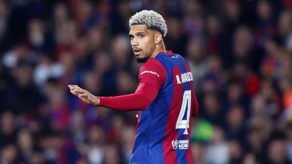 Ronald Araujo apologises to Barcelona team-mates and fans after PSG defeat