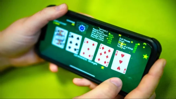 Betting on the Winning Streak: How Sports Strategies Can Enhance Your Online Casino Gameplay