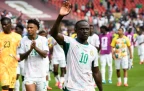 sadio-mane-waves-to-the-crowd16.webp