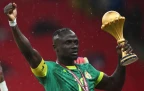 sadio-mane-with-afcon-trophy.webp
