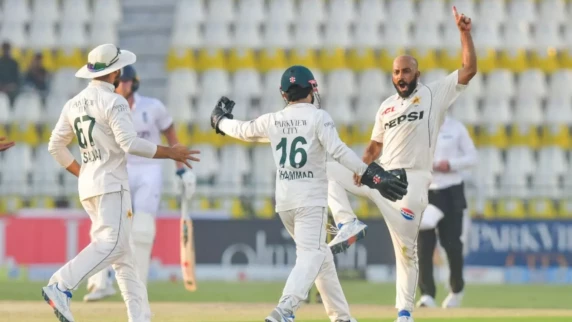 Pakistan spinners weave web as England collapse on second day of second Test