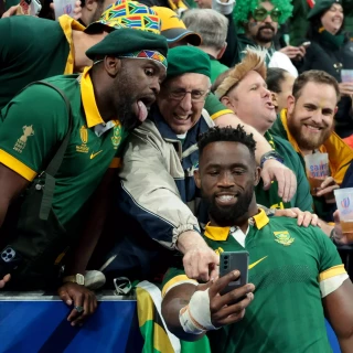 Siya Kolisi of South Africa salutes the supporters