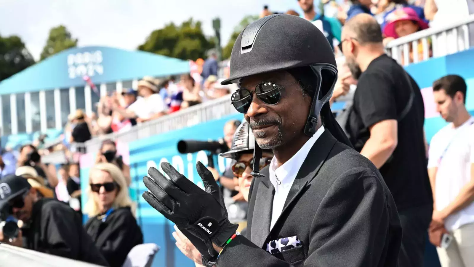 Snoop Dogg turns heads in full equestrian kit for dressage event in ...