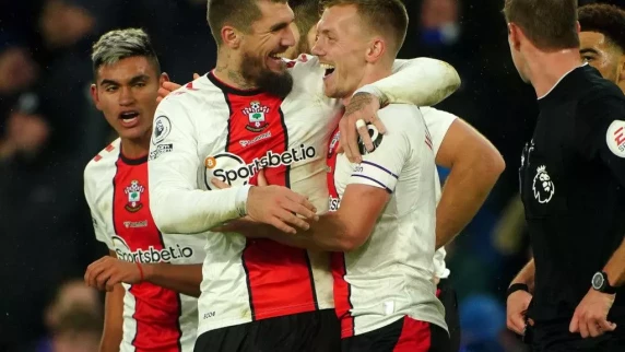 Southampton claim victory as Ward-Prowse brace sinks troubled Everton